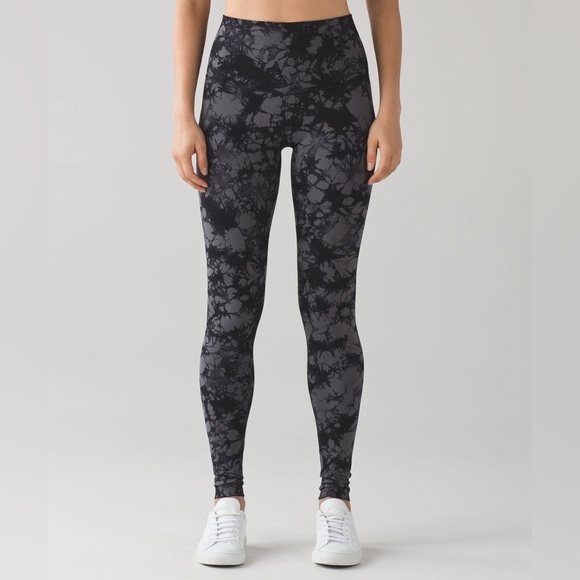 Lululemon Wunder Under Pant (Hi-Rise)
Shibori Black Dark Carbon Size 4 - Picture 1 of 6
